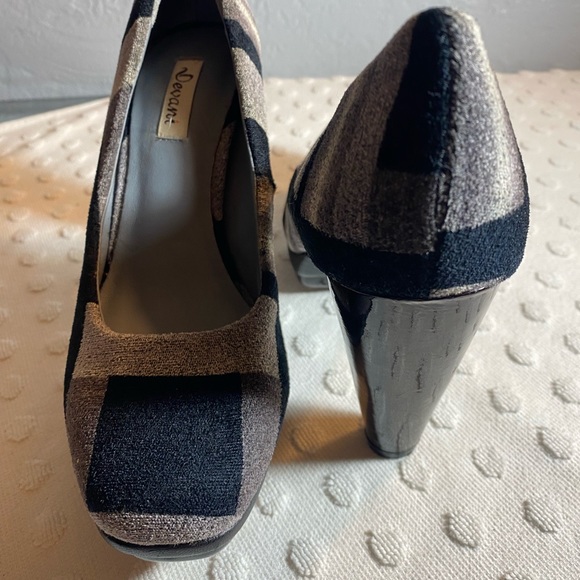 DEVANI Vintage Grey and Black Plaid Heel - Picture 6 of 16